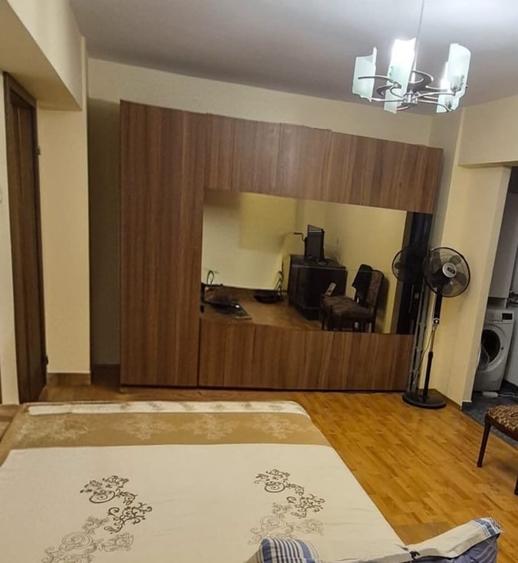 Apartament cu 3 camere semidecomandat în 1 Decembrie 1918