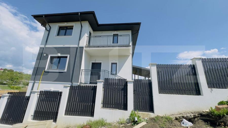 Casă individuală cu 4 camere cu Garaj în Rediu