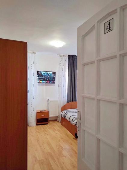 Casă cu 5 camere cu Teren 100 Mp în Central