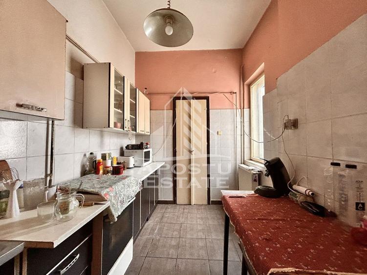 Apartament cu 4 camere decomandat în Central
