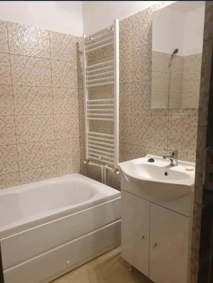 Garsonieră decomandată în Central