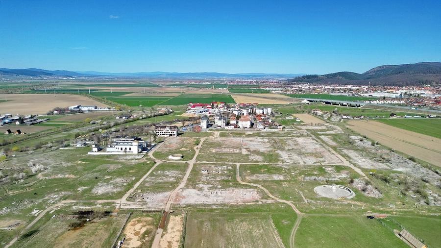Teren Construcții intravilan de 185299 mp, în Central