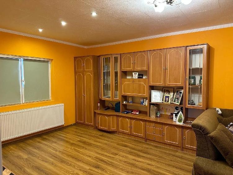 Casă cu 5 camere cu Teren 1000 Mp în Peciu Nou