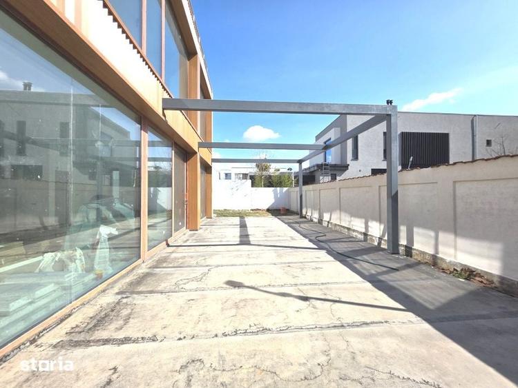 Casă cu 7 camere cu Teren 500 Mp în Central