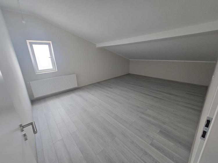 Duplex cu 3 camere cu Canalizare în Moșnița Nouă