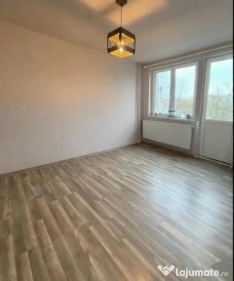 Apartament cu 2 camere decomandat în Calea București