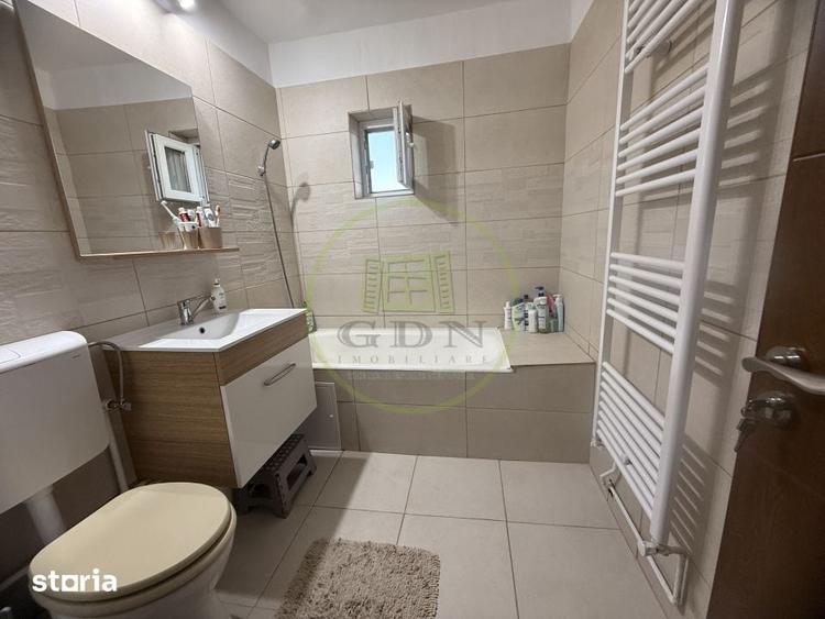 Apartament cu 3 camere decomandat în Craiovița Nouă