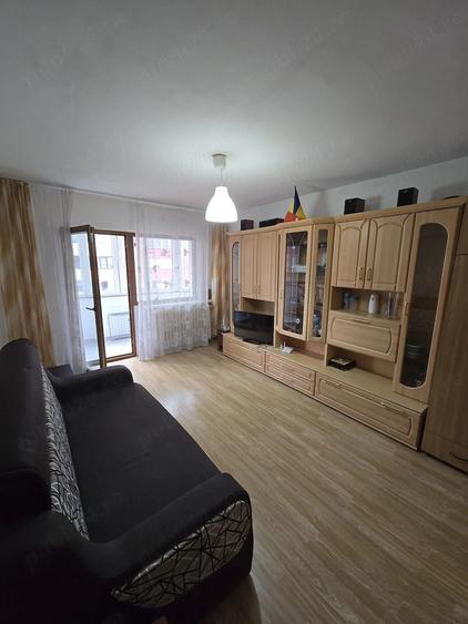 Apartament cu 3 camere decomandat în Astra