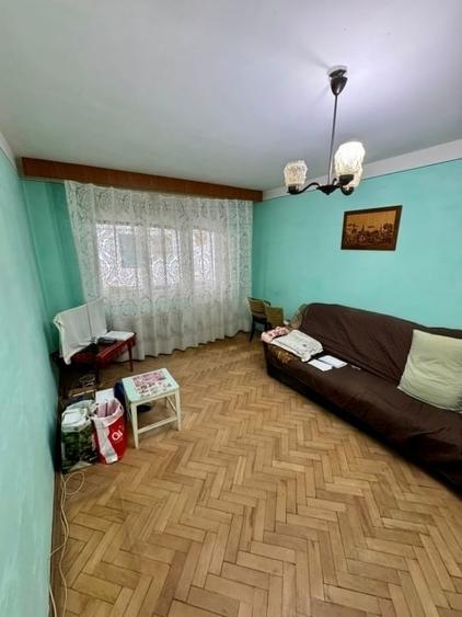 Apartament cu 2 camere semidecomandat în Podu Roș