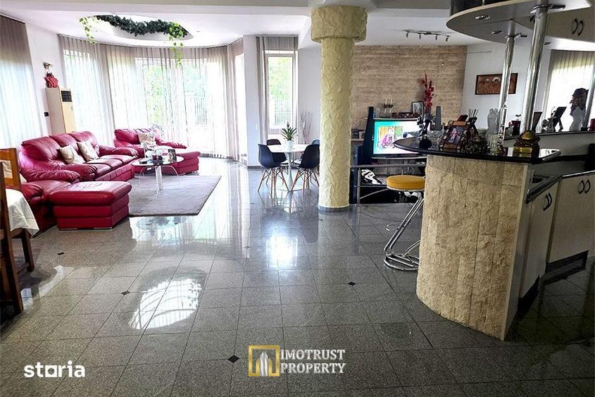 Casă cu 10 camere cu Teren 2045 Mp în Central