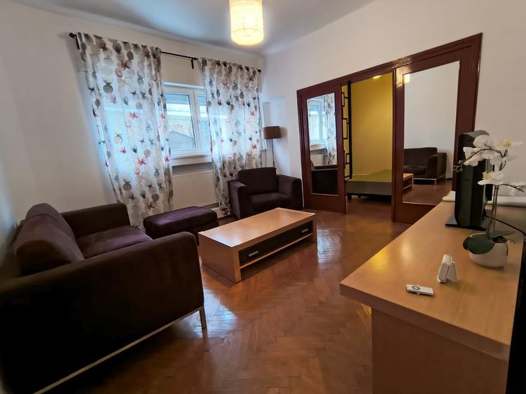 Apartament cu 2 camere semidecomandat, mobilat în Primăverii