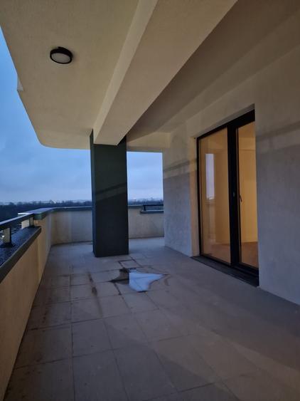 Apartament cu 3 camere semidecomandat în Pipera
