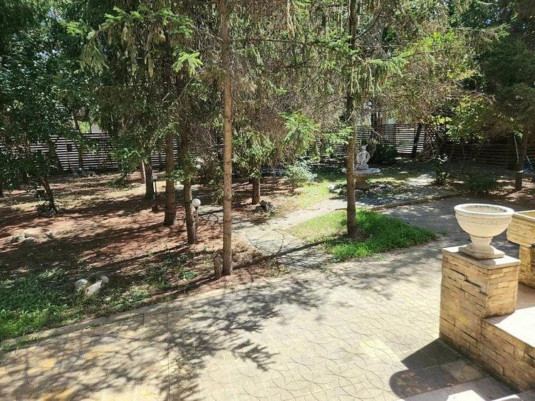 Casă individuală cu 7 camere cu Canalizare în Băneasa
