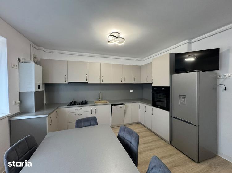 Apartament cu 3 camere decomandat în Est