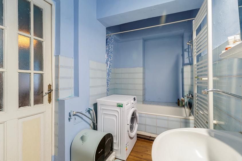 Apartament cu 3 camere decomandat în Calea Victoriei