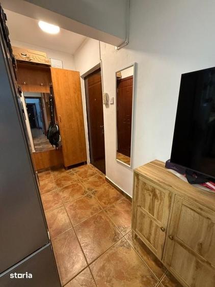 Apartament cu 3 camere semidecomandat în Brazda lui Novac