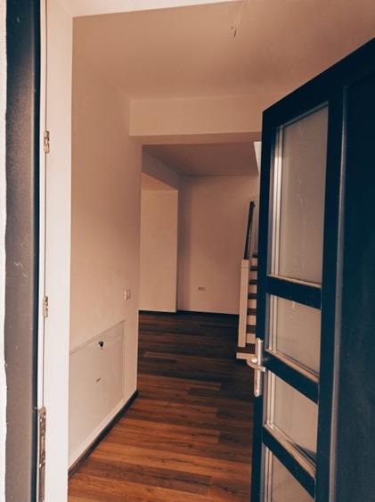 Duplex cu 4 camere cu Canalizare în Central