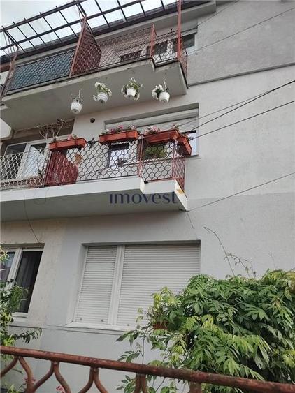 Apartament cu 3 camere semidecomandat în Aurel Vlaicu