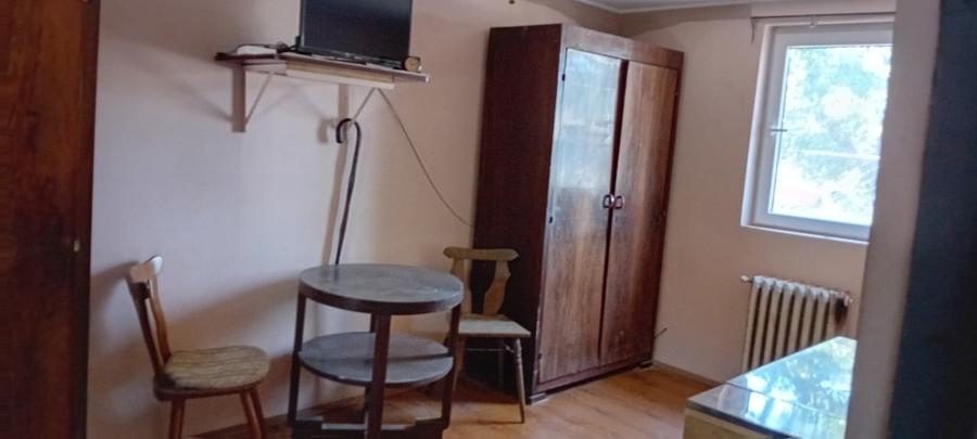 Casă individuală cu 3 camere cu Canalizare în Parța