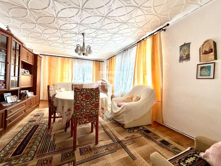 Casă individuală cu 6 camere cu Teren 603 Mp în Central