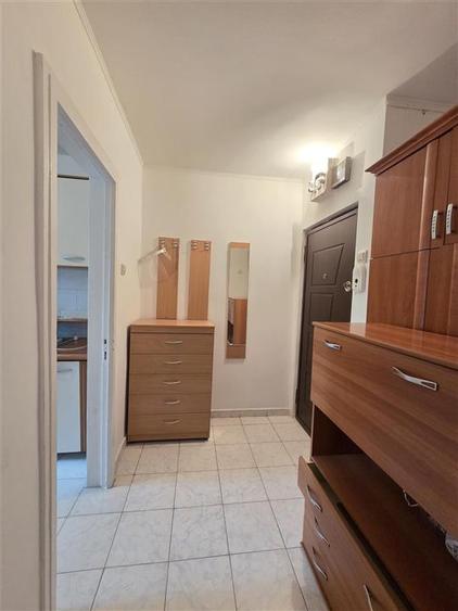 Apartament cu 2 camere semidecomandat în Tătărași
