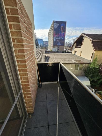 Apartament cu 2 camere semidecomandat în Mărăști