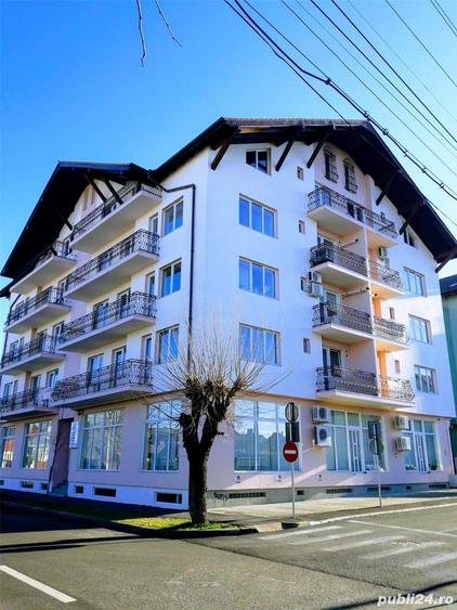 Apartament cu 5 camere decomandat în Calea Dumbrăvii