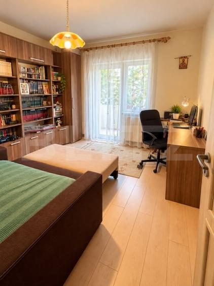 Apartament cu 4 camere semidecomandat, mobilat în Plopilor