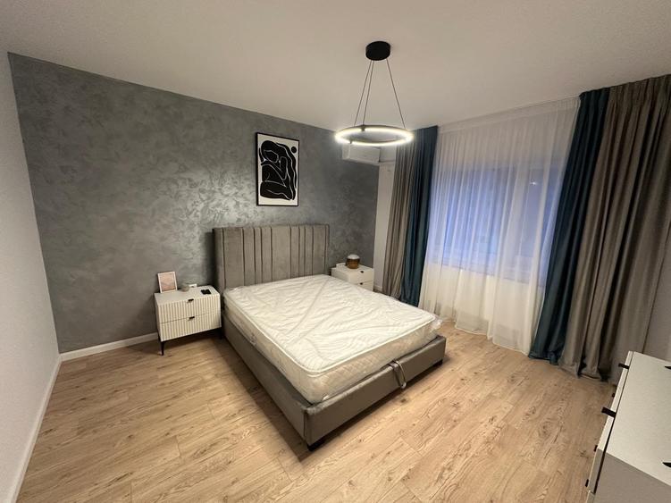 Apartament cu 3 camere semidecomandat în Brâncoveanu