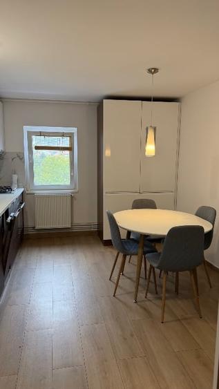 Apartament cu 3 camere decomandat, mobilat în Lipovei