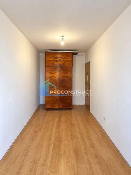 Apartament cu 3 camere semidecomandat, mobilat în Dacia