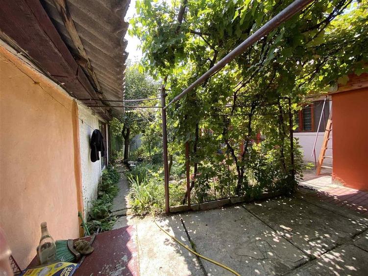 Casă individuală cu 3 camere cu Canalizare în Central