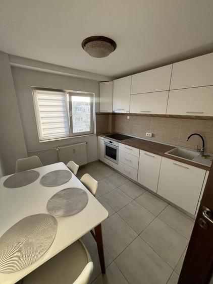 Apartament cu 3 camere decomandat în Gorjului