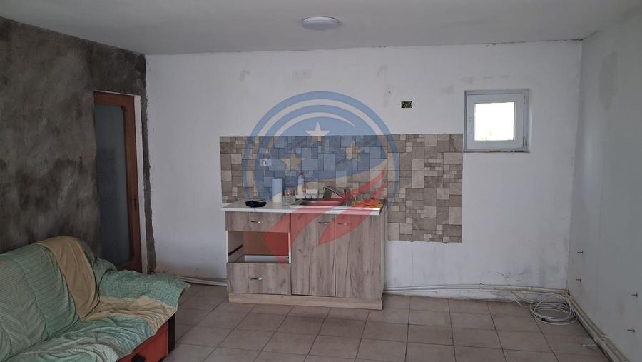Casă individuală cu 3 camere cu Canalizare în Central