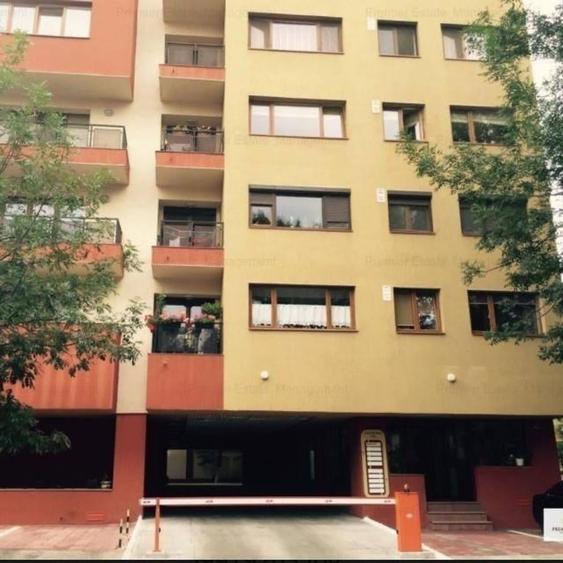Apartament cu 2 camere semidecomandat, mobilat în Decebal
