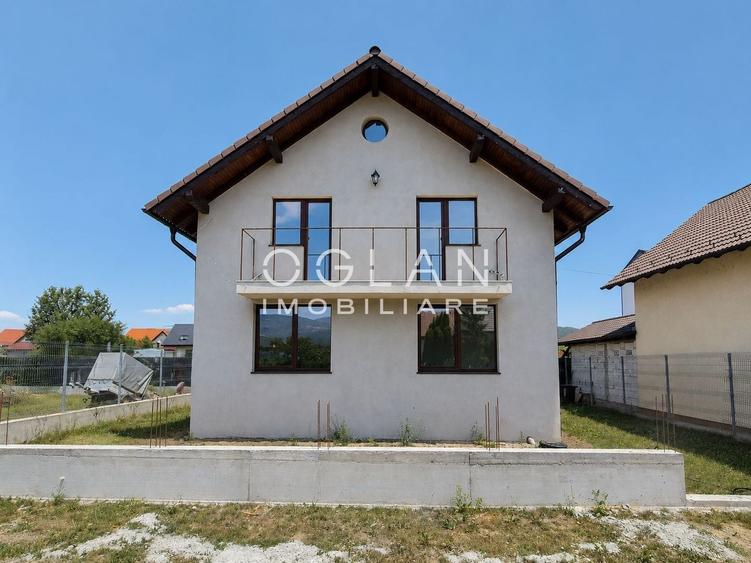 Casă individuală cu 4 camere cu Canalizare în Exterior Sud