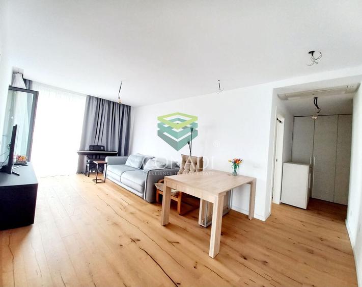 Apartament cu 3 camere semidecomandat în Aviației