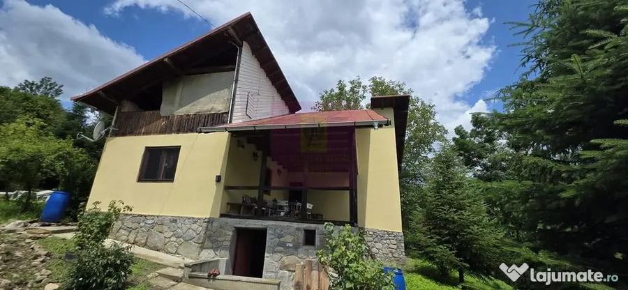 Casă cu 5 camere cu Teren 2200 Mp în Provița de Sus