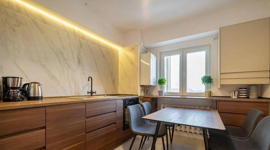 Apartament cu 4 camere decomandat în Central