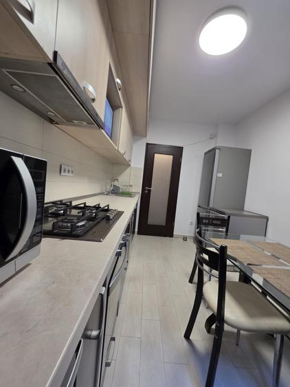 Apartament cu 3 camere decomandat în Berceni