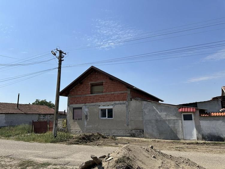 Casă cu 2 camere cu Teren 630 Mp în Vladimirescu