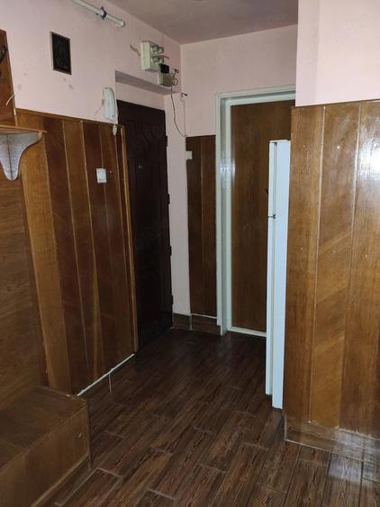Apartament cu 3 camere semidecomandat, mobilat în Abator