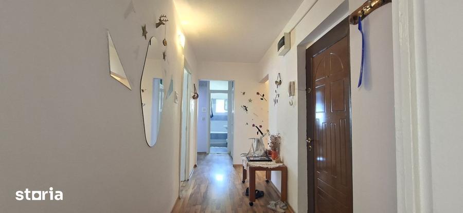 Apartament cu 3 camere în Est