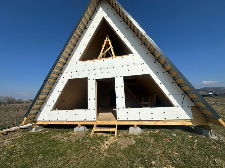 Casă cu 4 camere cu Teren 865 Mp în Sânpetru