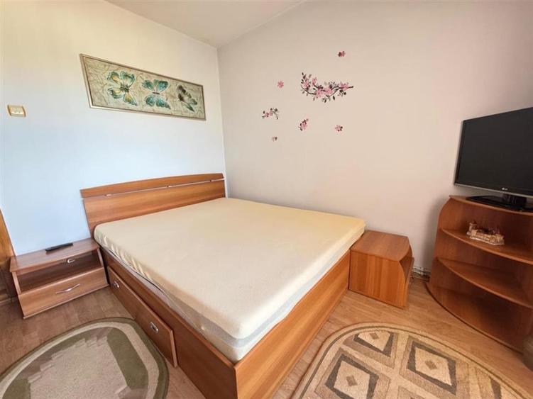 Apartament cu 3 camere decomandat, mobilat în Valea Aurie