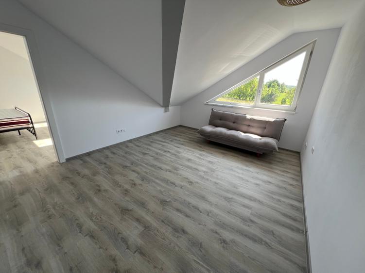 Duplex cu 4 camere cu Canalizare în Aeroport