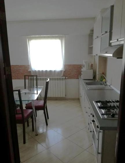 Apartament cu 3 camere decomandat, mobilat în Nerva Traian