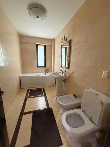 Apartament cu 3 camere decomandat în Copou