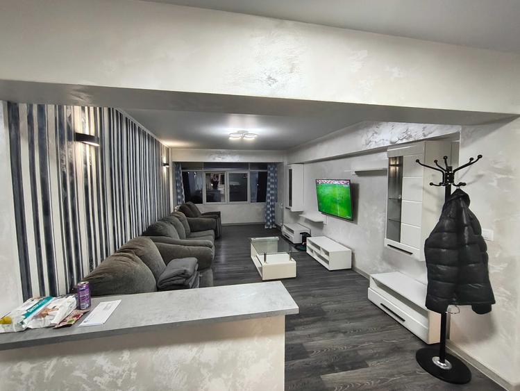 Apartament cu 3 camere decomandat în Exterior Vest