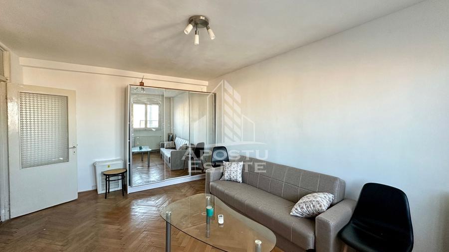 Apartament cu 3 camere decomandat, mobilat în Dacia